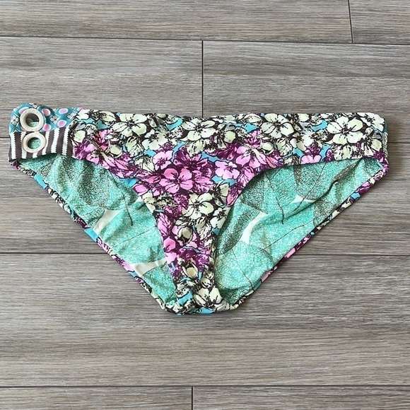 MAAJI & NANETTE LEPORE Mix and Match Floral Print Bikini Reversible Bottom M - Picture 8 of 11